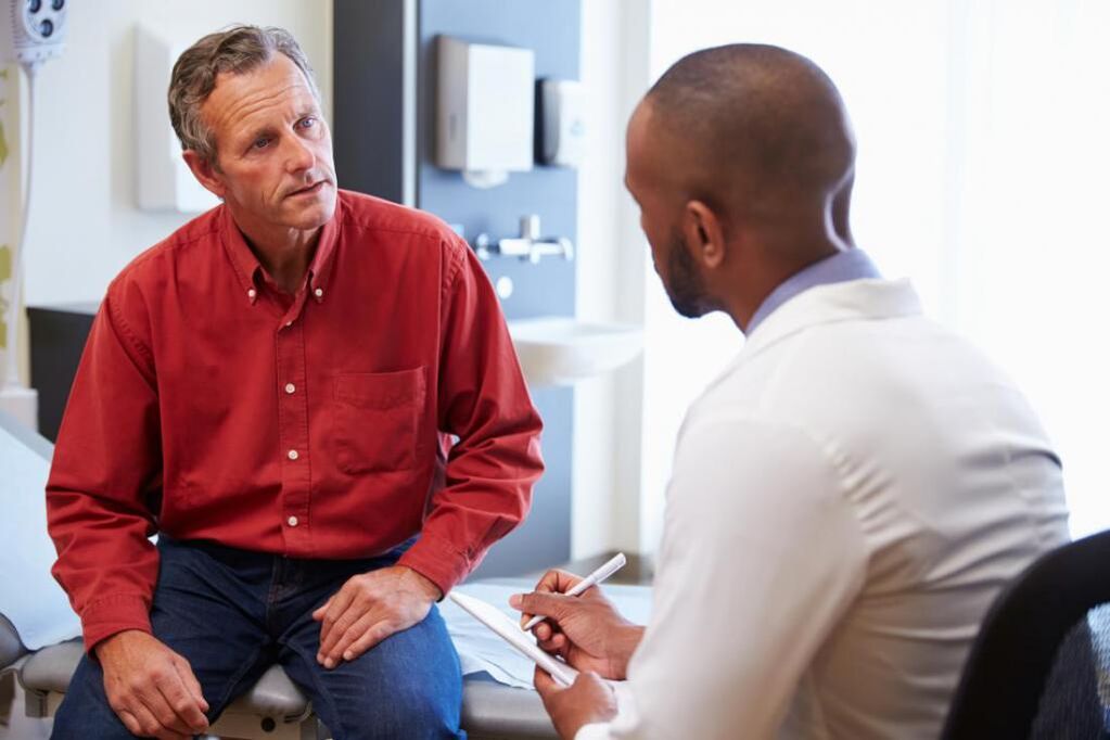 consulta con un médico para la prostatitis crónica